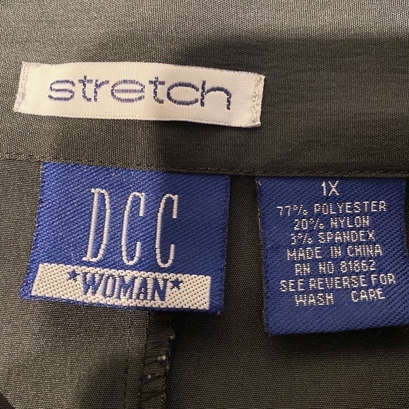 b womens DDC solid black zipper stretch 3/4 sleeve plus size top 1X.  EUC - Picture 3 of 3